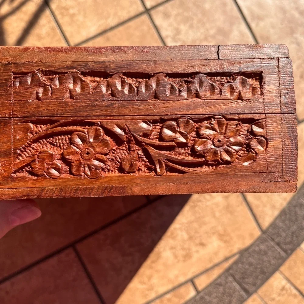 Vintage hand carving trinket jewelry box